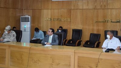 نائب محافظ  الأقصر يعقد اجتماعا لمناقشة الاستعدادات لامتحانات الثانوية العامة