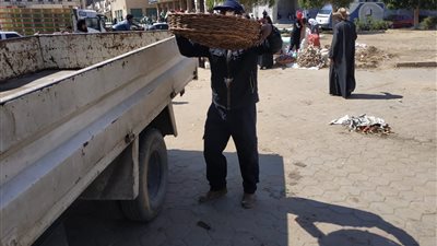 جهاز مدينة العاشر من رمضان يشن حملة لرفع الإشغالات وإخلاء الباعة الجائلين والتأكيد على غلق الأسواق بعدة مناطق 