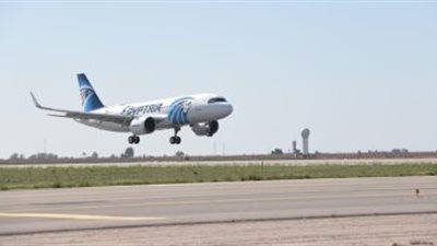 هام|  وصول أولى طائرات الجسر الجوى لعودة العالقين المصريين من الكويت 