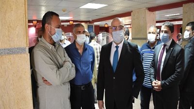  وزير الإسكان يقوم بجولة مفاجئة بمدينة القاهرة الجديدة