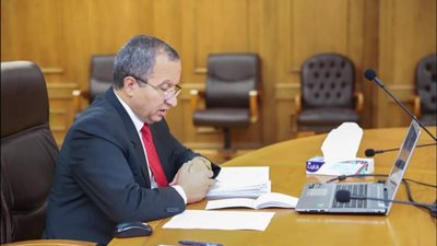 رئيس جامعة السويس :  مد فترة تسليم الأبحاث حتى ١١ يونيو القادم . 