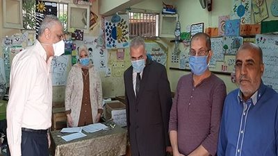 عثمان يتابع انتظام سير تسليم الابحاث والاختبارات الالكترونية لطلاب أولى ثانوى