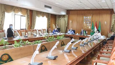 إجراء مقابلات للمتقدمين لمنصب عميد معهد الكبد القومي بالمنوفية 