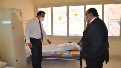     وزير التعليم العالي يطمئن على المصريين العائدين من الخارج بمقر إقامتهم بالمدن الجامعية 