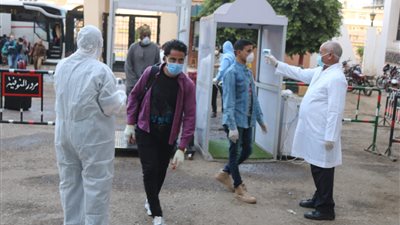 رئيس جامعة المنوفية يستقبل ٢٨٠ من العالقين بالخارج وتسكينهم بمدينة الأمل