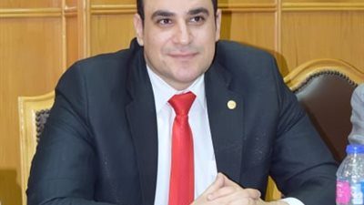 استاذ جامعى يطالب بعقد امتحانات السنوات النهائية بالجامعات الكترونيا