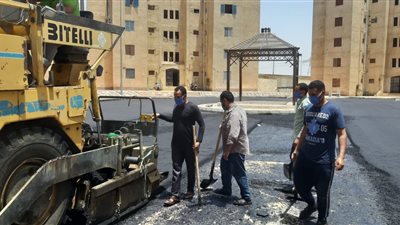 رئيس الجهاز : جار الانتهاء من أعمال تنفيذ طبقة الأسفلت السطحية بمنطقة الإسكان القومى بمدينة الشروق 