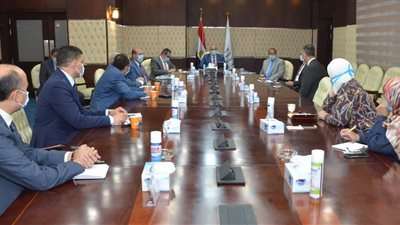 وزير الإسكان يتابع الموقف التنفيذى لمشروع سد ومحطة 