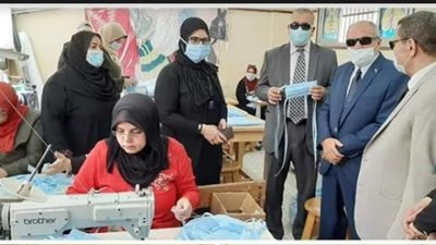 تصنيع كمامات واقية قابلة للغسل بمدارس التعليم الفنى بدمياط.. صور