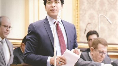 برلمانى يتقدم بطلب احاطة ببطلان قرار وزير التنمية المحلية بوقف استكمال البناء للمبانى الجارى تنفيذها ..القرار ولد سفاحا ونتائجه كارثية