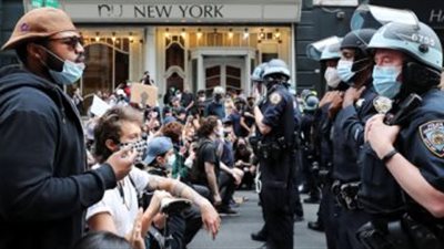 عاجل|  المظاهرات تتصاعد بأمريكا.. وأعداد المحتجين تتزايد في محيط البيت الأبيض 