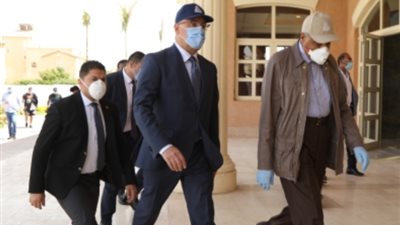 وزير الإسكان : مشروعات التطوير العقارى الحكومية والخاصة جناحا النمو الاقتصادي لمصر