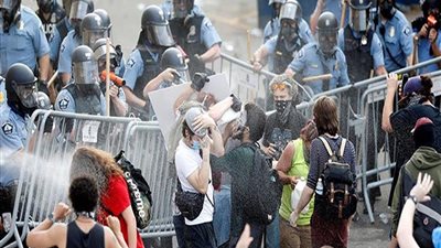 للمرة الثانية.. الشرطة الأمريكية تقتل رجل أسود بطلقات 