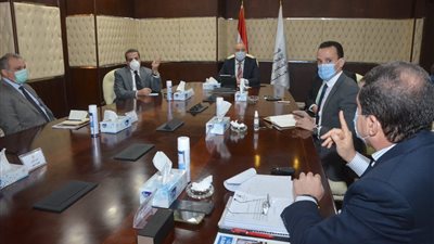 وزير الإسكان يتابع الموقف التنفيذي لمشروع تطوير منطقة 