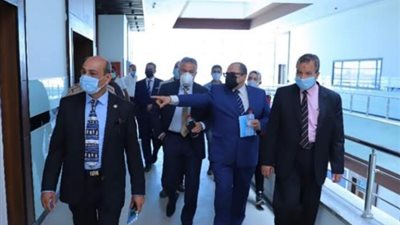  توصية ببدء الدراسة بكلية طب الأسنان بجامعة السويس 