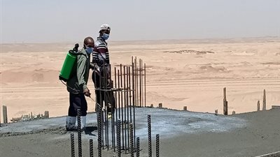 وزير الإسكان : بدء صب أسقف عمارات 