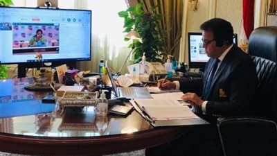 وزير التعليم العالي يستعرض الاستراتيجية المصرية لعلوم الفضاء