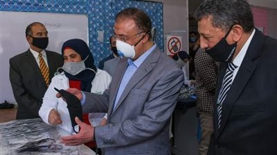 الشريف يطلق إشارة البدء لإنتاج كمامات القماش بمدارس التعليم الفني بمحافظة الإسكندرية