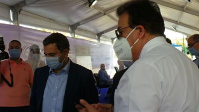 لأول مرة في مصر بالتعاون مع وزارة التعليم العالى.. مسحات تشخيص ڤيروس كورونا من داخل السيارة