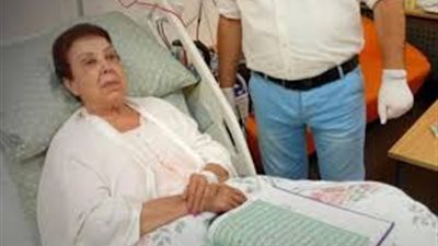 الطبيب المعالج للفنانة رجاء الجداوى يصاب بفيروس كورونا