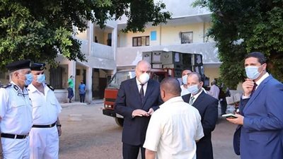 محافظ قنا يتفقد أعمال تجهيز مركز توزيع أسئلة الثانوية العامة