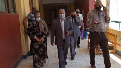 ثانوية عامة 2020.. مدير تعليم الإسماعيلية يتفقد الاستراحات ويشدد على التعقيم والتطهير