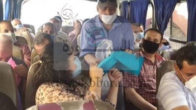 أتوبيسات النقابات الفرعية تصل بالمراقبين والملاحظين إلى لجان الثانوية العامة.. صور