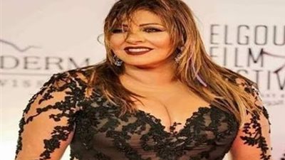 مايوه هالة صدقى يثير الجدل ويغضب والدتها