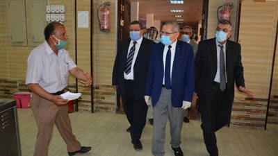 بالصور.. نائب وزير التربية والتعليم يتفقد استعدادات اللجان للامتحانات العملية للدبلومات الفنية 