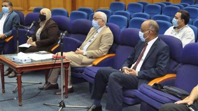 عاجل.. لجنه واضعي امتحان اللغة الانجليزيه للثانوبه العامه 