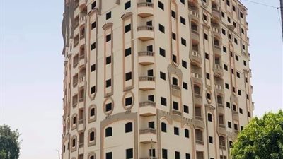 استجابة للسبورة.. ازالة اعلى برج فى جرجا بسوهاج.. تم بناؤه 2011.. وصاحبه برلمانى شهير