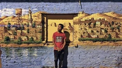 مدرس تربية فنية يشعل السوشيال ميديا بهذه الرسومات اثناء حظر كورونا.. صور