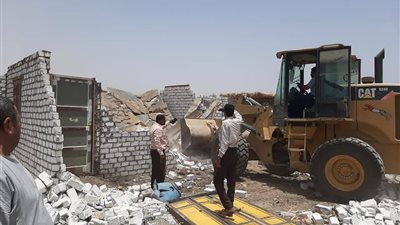  تنفيذ 37 قرار إزالة تعد على أراض زراعية وأملاك الدولة بسوهاج