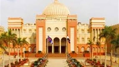 رئيس الجامعة البريطانية يتفقد سير إمتحانات عشرة برامج دراسات العليا بـ 4 كليات