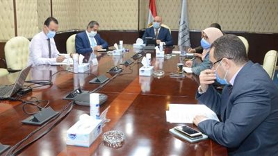 وزير الإسكان يتابع مشروع تنمية أراضى الساحل الشمالي الغربى 