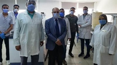 صيدلة جامعة بدر تنتج المطهرات استعداداً لامتحانات الفرق النهائية ومحاربة كورونا.. صور