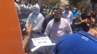 تشيع جثمان الفنانة رجاء الجداوى لمثواها الاخير.. صور