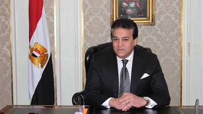  وزير التعليم العالى يتابع تطورات أبحاث لقاح كورونا بالقومى للبحوث 