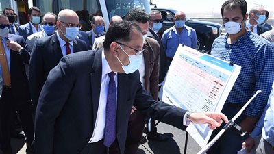 رئيس الوزراء يتفقد الطرق والمحاور الجديدة بمدينة 6 أكتوبر