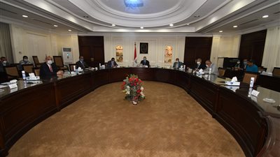  وزير الإسكان يتابع جهود تحسين ورفع كفاءة خدمات مياه الشرب والصرف الصحى