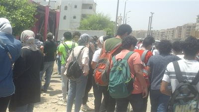 طلاب الثانوية العامة امتحان الفيزياء صعب ومعظم الأسئلة عملية