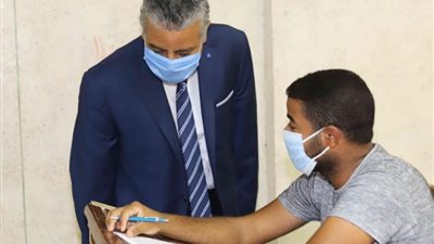 رئيس جامعة جنوب الوادى  يواصل تفقده لسير امتحانات كليات الجامعة