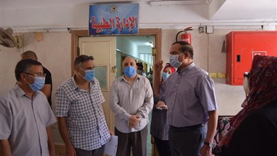 رئيس جامعة سوهاج يتفقد استعدادات المدن لبدء تسكين طلاب الفرق النهائية