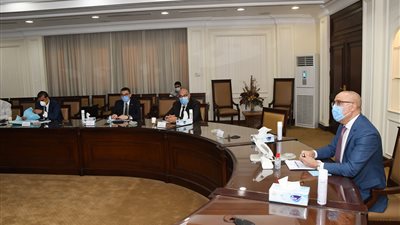  وزير الإسكان يتابع الموقف التنفيذي لمشروع تطوير منطقة 