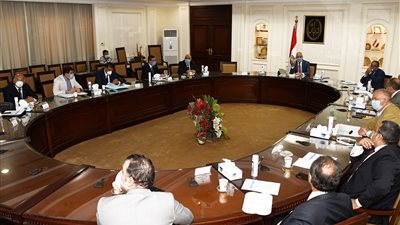 وزير الإسكان يتابع الموقف التنفيذي لمشروع تطوير منطقة 