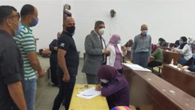  نائب رئيس جامعة بنها يتفقد امتحانات الفرق النهائية بكلية التربية 