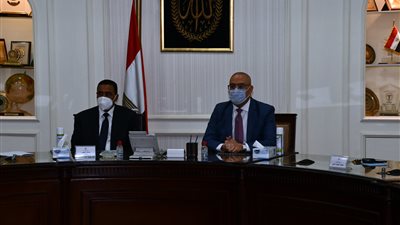 وزير الإسكان ومحافظ مطروح يتابعان مشروع تنمية أراضى الساحل الشمالي 