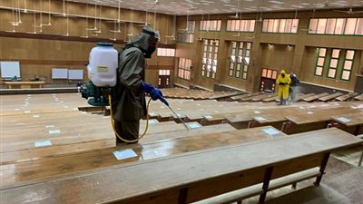 جامعة سوهاج تواصل تعقيم منشآتها الجامعية ومقار لجان الامتحانات 