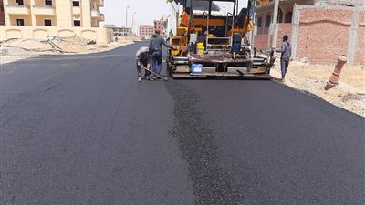 وزير الإسكان: جارٍ تنفيذ أعمال الطرق بعددٍ من مناطق الإسكان الاجتماعي بمدينة العاشر من رمضان