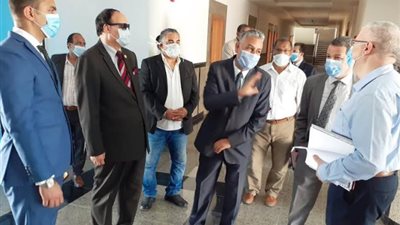 رئيس جامعة جنوب الوادي يستقبل لجنة تقييم كلية الألسن بفرع الجامعة بمدينة الغردقة 